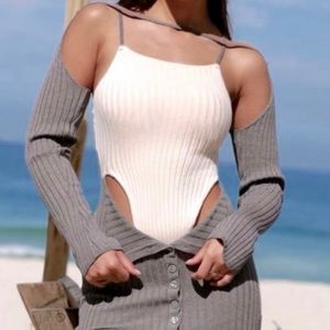 New, Colorblock Cut Out Bodycon Sweater Dress. Size 6